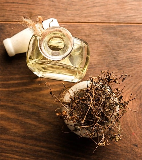 How can I use Bhringraj oil for my hair?