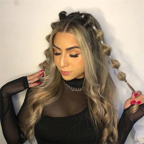 Two sides bubble braids with straight hair