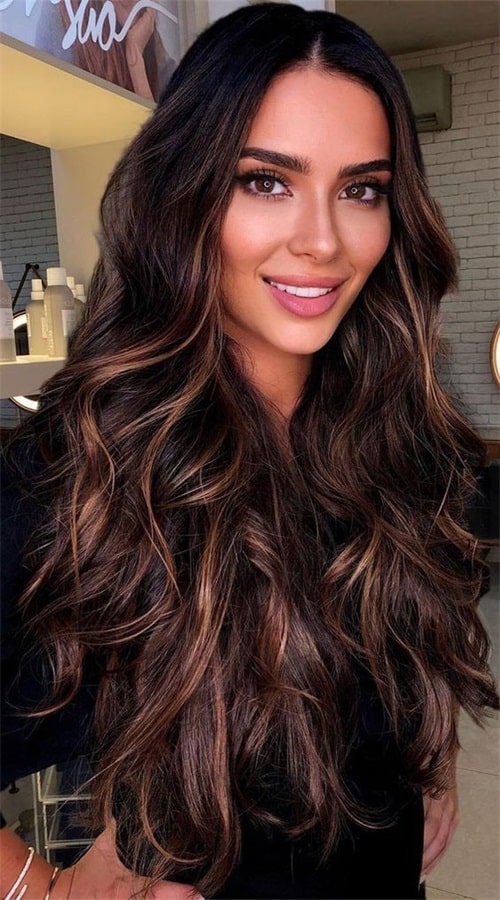 Caramel highlights are a softer, more subtle alternative to blonde hair that is warmer, more flattering and easier to achieve.