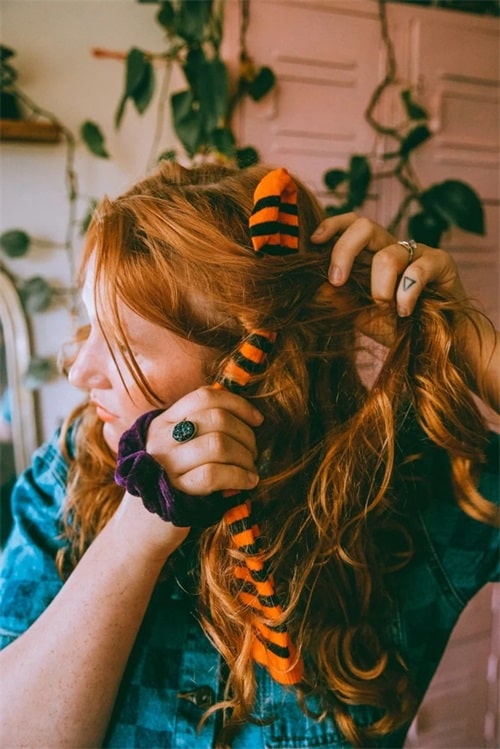 Add the socks to your hair