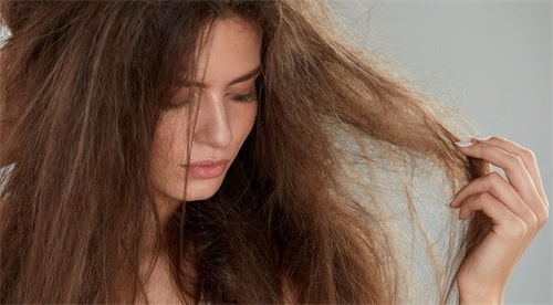What is brassy hair?