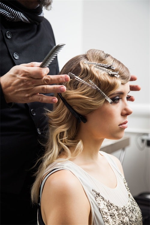 How to do finger waves on short hair at home?
