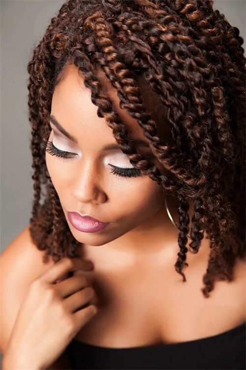 There are the best kinky twist hairstyles for black women in this article.