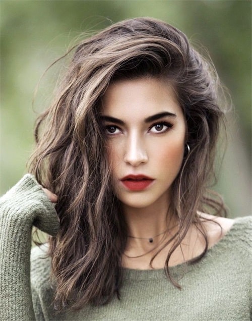 Why choose lowlights for brown hair?
