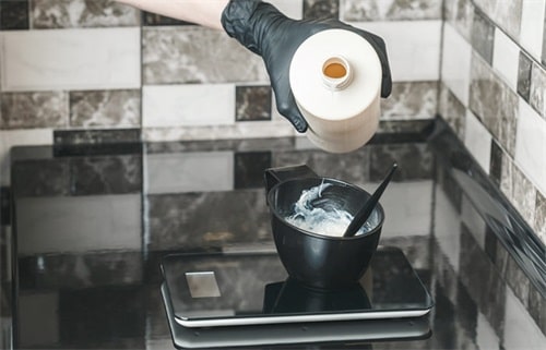 Mix the bleach, developer, and shampoo in a bowl
