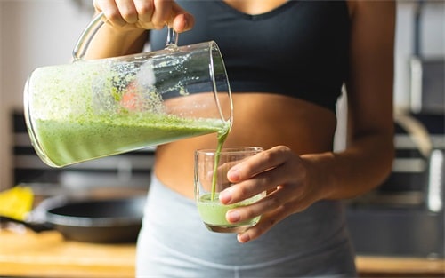 What are the benefits of chlorophyll for hair?