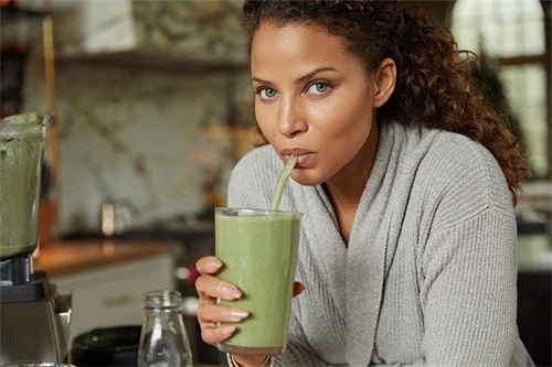How to apply chlorophyll to my hair?