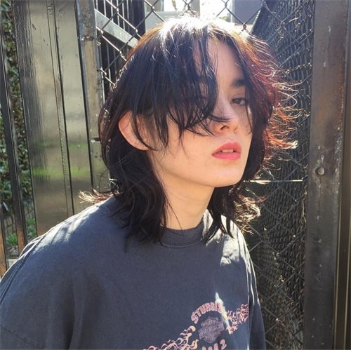 The cut curtain style bangs complete the short wolf cut.