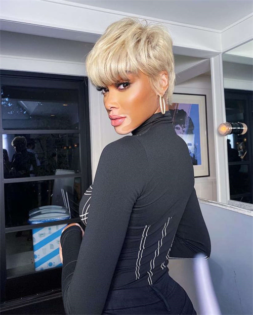 Winnie Harlow blonde pixie