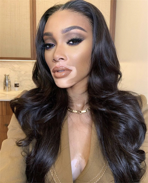 Winnie Harlow bouncy body wave curls