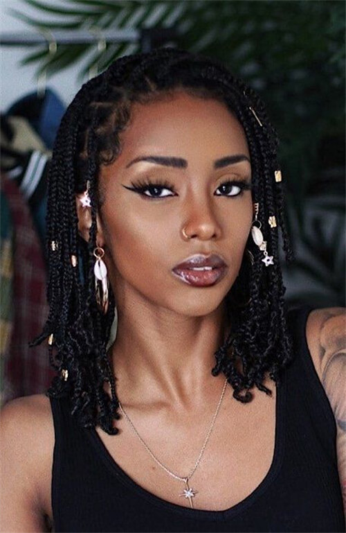 Kinky Twists with Accessory