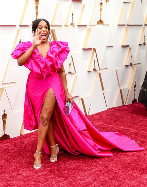 Niecy Nash in Monsoori